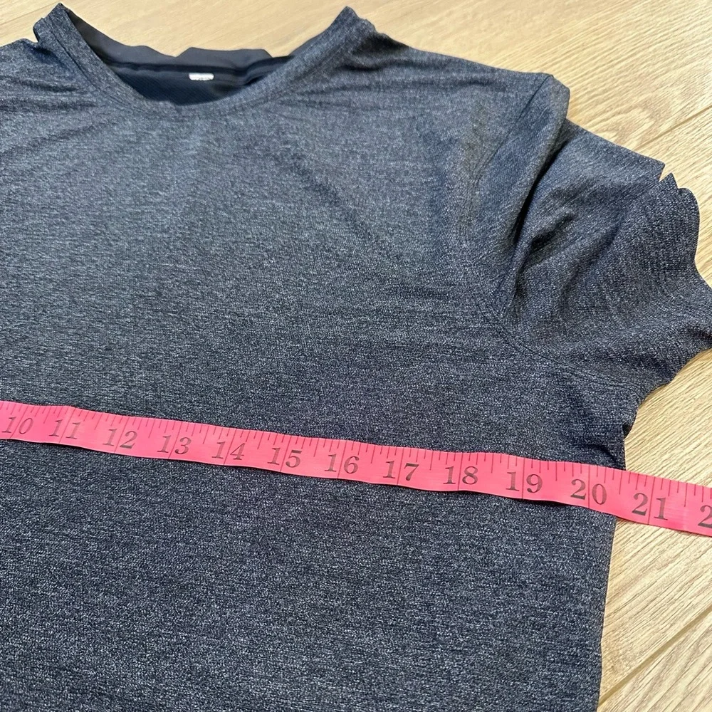Lululemon Men's Gray Running T shirt ptp 20 - Picture 5 of 5